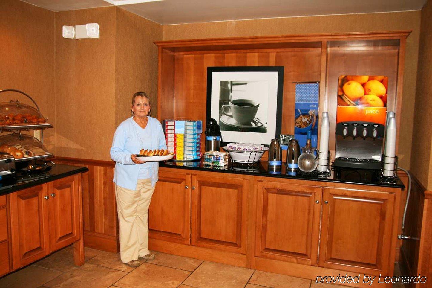 Hampton Inn & Suites Fremont Restaurace fotografie